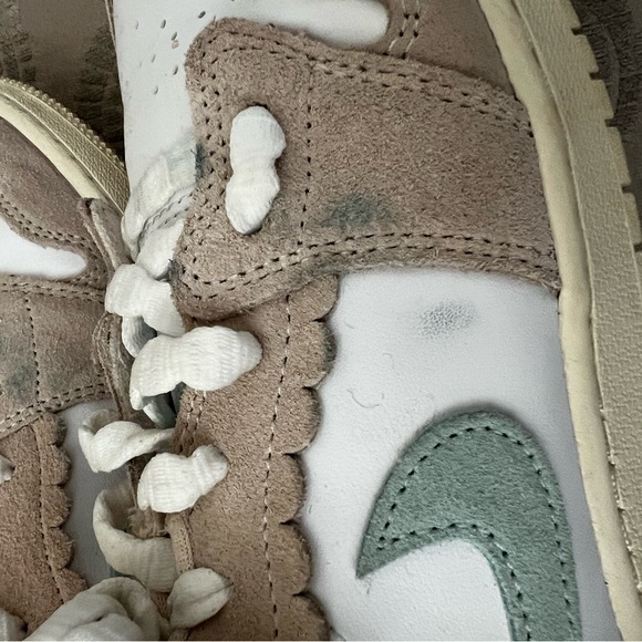 GIRLS Nike Air Jordan 1 Low KIDS - Picture 5 of 6